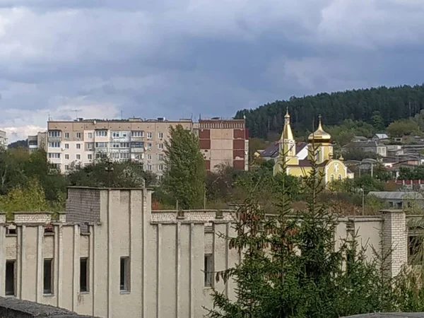 Utsikten Från Fönstret Till Staden — Stockfoto