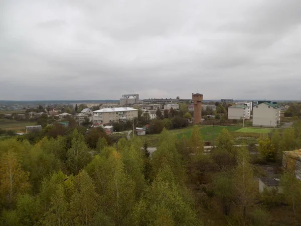 从窗户到城市的风景 — 图库照片