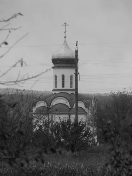 Kirche Stadtrand — Stockfoto