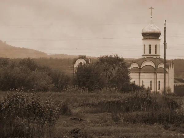 Kirche Stadtrand — Stockfoto