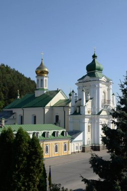 St. Nicholas Katedrali (Fransisken Manastırı). Eski büyük kilise. Castle Hill 'in genel manzarası.