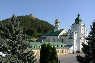 St. Nicholas Katedrali (Fransisken Manastırı). Eski büyük kilise. Castle Hill 'in genel manzarası.