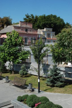 Eski kasabanın küçük bir caddesi. Eski şehrin tarihi kısmı. Eski kasabanın tarihi merkezi. Eski, yerleşim yeri, köy evi. Eski kasabanın kenar mahalleleri.