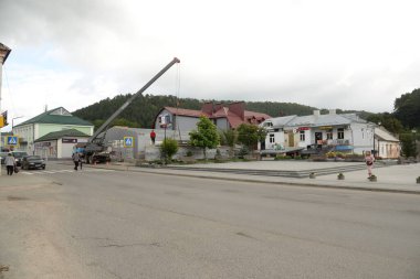 Eski kasabanın küçük bir caddesi. Eski şehrin tarihi kısmı. Eski kasabanın tarihi merkezi. Eski, yerleşim yeri, köy evi. Eski kasabanın kenar mahalleleri.
