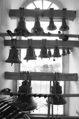 Kilise demir çanlar yaptı