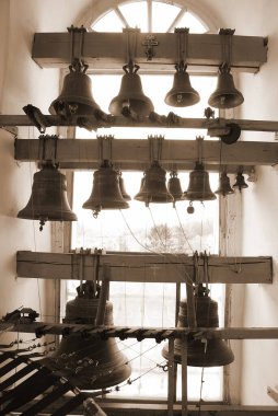 Kilise demir çanlar yaptı