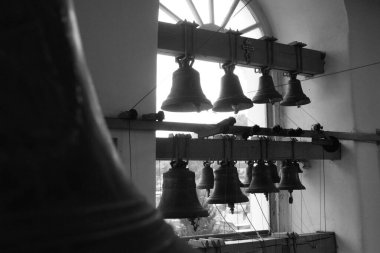 Kilise demir çanlar yaptı