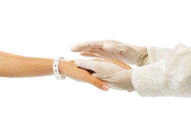 - Doktor, hastanın elini tutarak destek verdi.