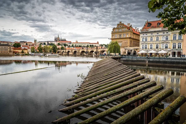 Cityscape Prag ve Nehri — Stok fotoğraf