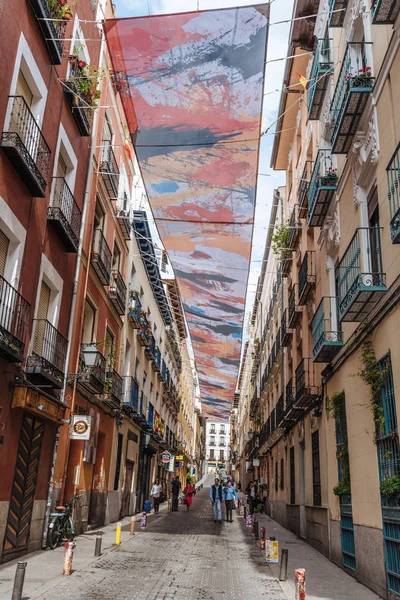 Street view of Las Letras or Literary Quarter in Madrid — Stock Photo, Image