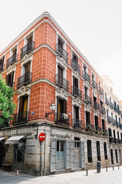 Las Letras veya Madrid edebi çeyreğinde sokak görünümü — Stok fotoğraf