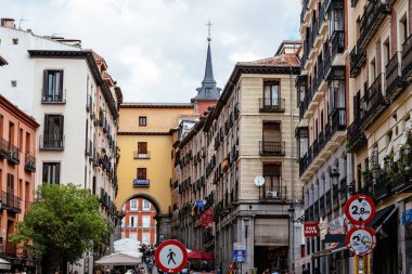  Toledo sokak görünümü Madrid şehir merkezinde