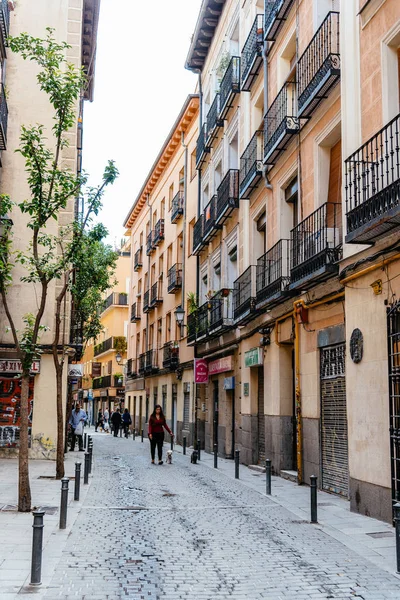 Vista de la calle Lavapies Quarter en Madrid — Foto de Stock