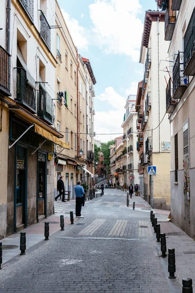 Vista de la calle Lavapies Quarter en Madrid —  Fotos de Stock