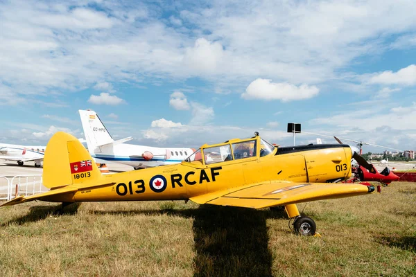 Aeronave De Havilland DHC-1 Chipmunk durante show aéreo — Fotografia de Stock