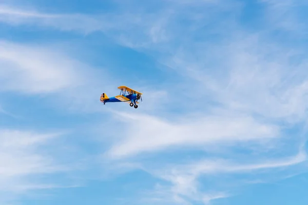 Boeing Stearman Kaydet aircraft during Air Show — Stock Photo, Image