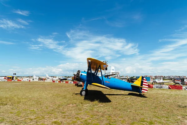 Boeing Stearman Kaydet durante Air Show — Fotografia de Stock