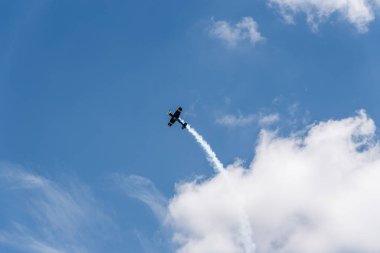 52 Rus akrobasi uçağı hava gösterisi sırasında yak