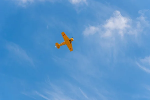 Aeronave norte-americana T-6 Texan DUN durante show aéreo — Fotografia de Stock