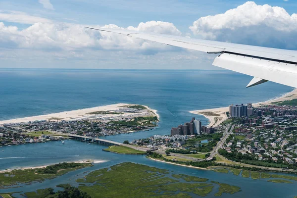 Aerial view of Far Rockaway and Rockaway Beach in New York throu — Stock Photo, Image