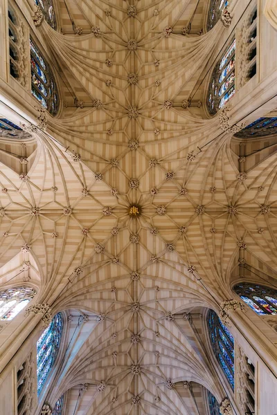 Vista interior de la Catedral de San Patricio en Nueva York — Foto de Stock