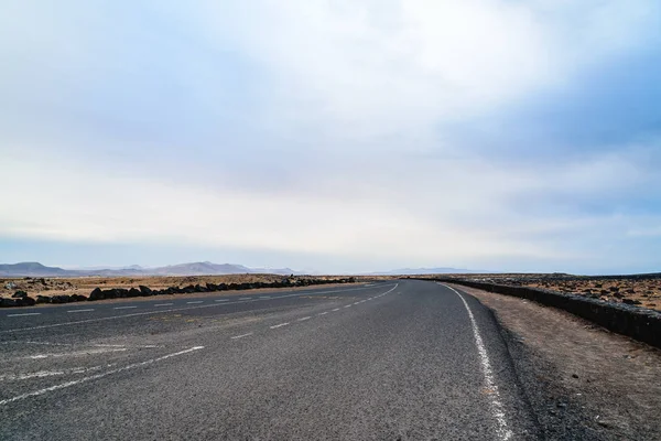 Scenic view of country road against sky — Stock Photo, Image