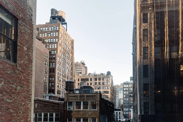 Városképet gazdagító épületnek szánták a New York-i régi épületek és a Víztornyok — Stock Fotó