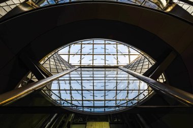 Düşük açılı görünüş, ana hall of Fulton Merkezi'nde bulunan New York
