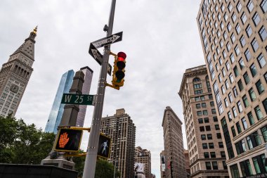 New York'taki Madison Square binaların düşük açılı görünüş