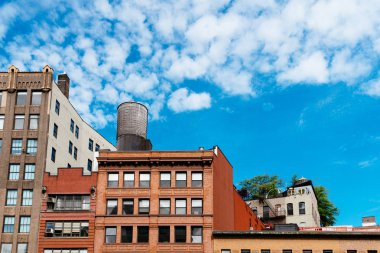 New York Cityscape eski binalar ve su kulesi