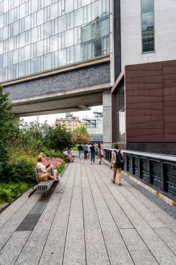 New York City'de yüksek hat üzerinde zevk insanlar