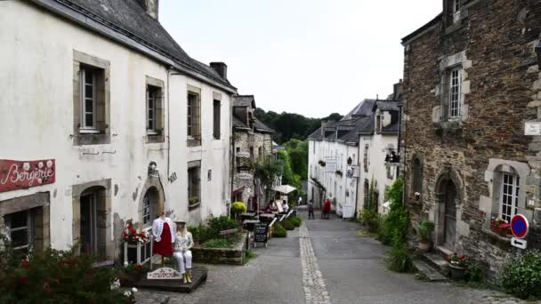 Πάροδο του χρόνου από την γραφική οδό σε Rochefort en Terre — Αρχείο Βίντεο