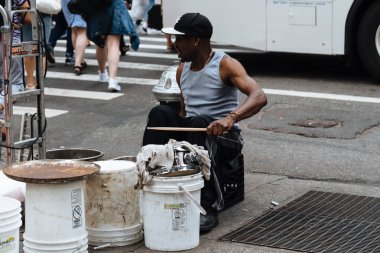 New York 'ta davul çalan siyah adam