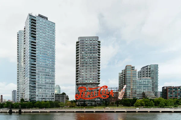 Pepsi Cola podepsat na Gantry Plaza State Park v Queensu — Stock fotografie