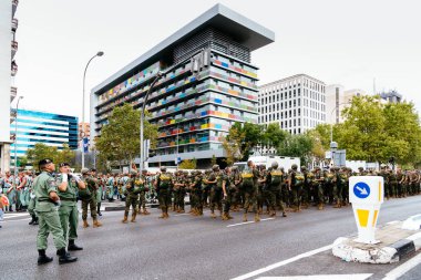 İspanyol milli günü askeri geçit Madrid