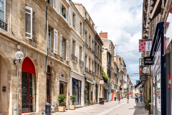 Wyłączonej z ruchu kołowego ulicy w centrum miasta Bordeaux — Zdjęcie stockowe