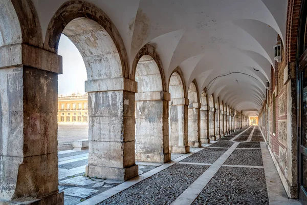 Pasáž v královský palác v Aranjuezu v Madridu — Stock fotografie