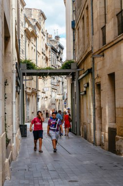 Tarihi merkezinde bir Bordeaux dar sokak
