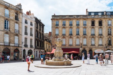 Parlamento Meydanı veya Place du filozofu Bordeaux