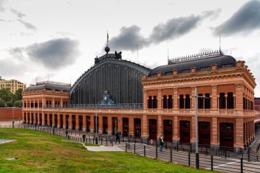 Atocha Tren İstasyonu Madrid gündoğumu