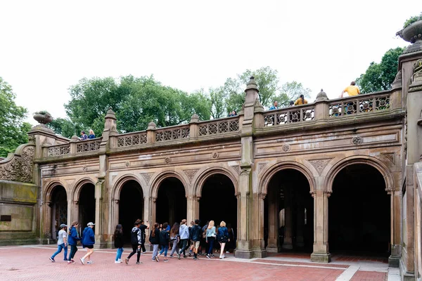 Bethesda Arcade i Central Park i New York City en molnig dag — Stockfoto