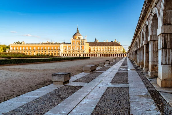 Palacio Real de Aranjuez al amanecer. Larga exposición — Foto de Stock