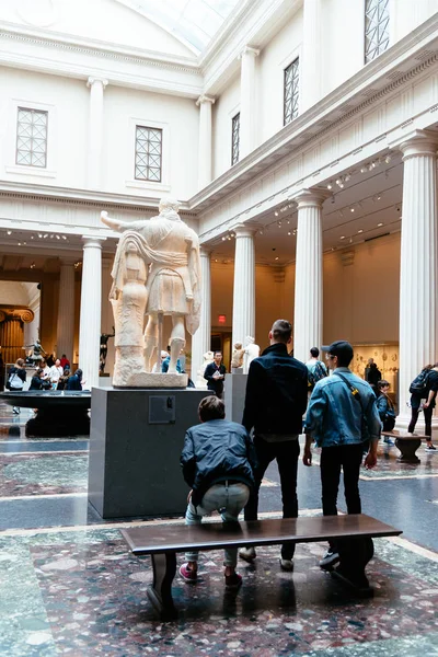 Yunan ve Roma sanat Metropolitan Müzesi salonlarında — Stok fotoğraf