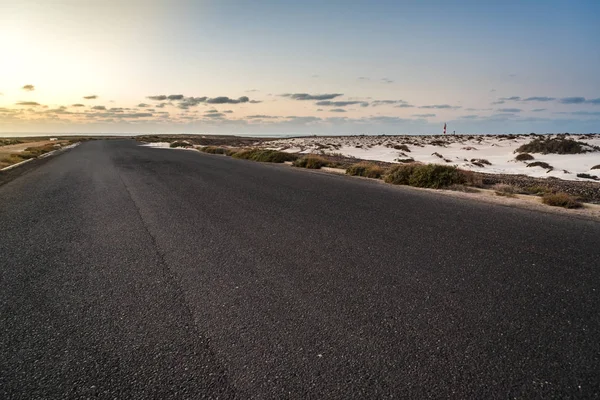 Desertic road in Fuerteventura at sunset, Spain — Stock Photo, Image