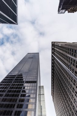 Skyscrpers New York şehir merkezinde düşük açılı görünümü