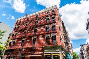 New York'ta Soho'da bina tuğla düşük açılı görünüş