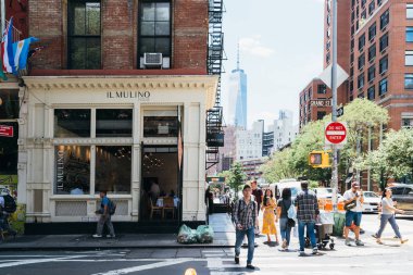 İnsanlar geçiş street New York Soho'da
