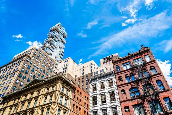 Moderne en oude residentiële gebouwen in Tribeca — Stockfoto