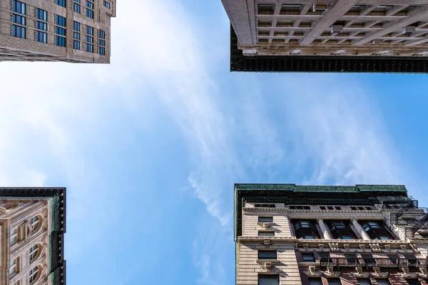 Vue en angle bas des vieux immeubles à Tribeca — Photo