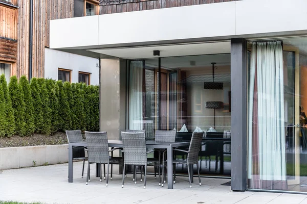 Modern turistik konaklama tatil kiralama için. Teras